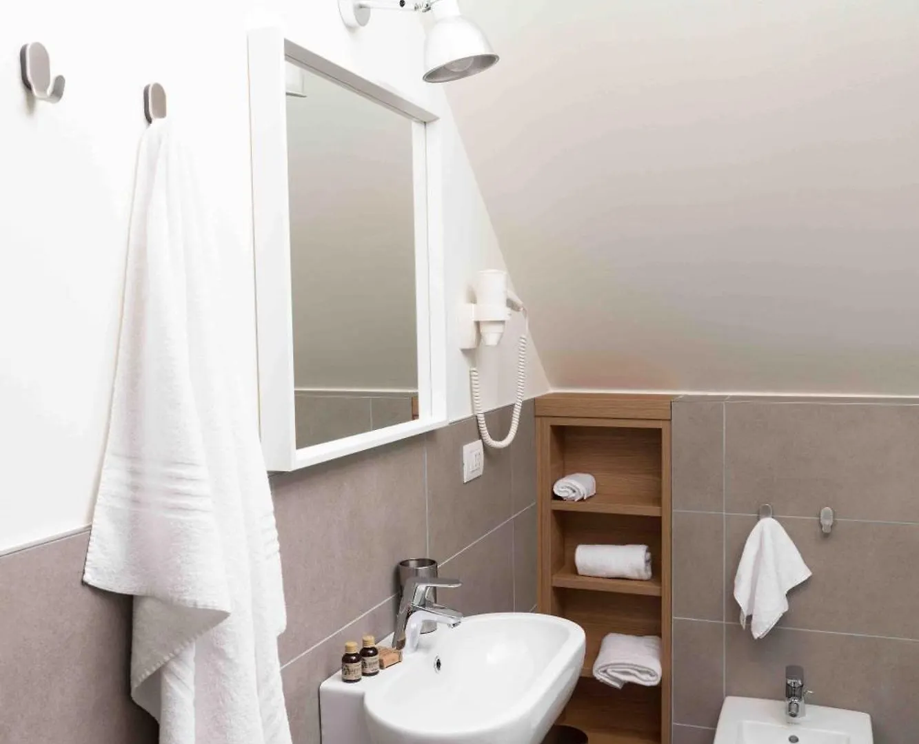 Cirene Apartments Milano 0*,